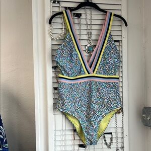 Juicy Couture Floral Print Fabric size large swimsuit